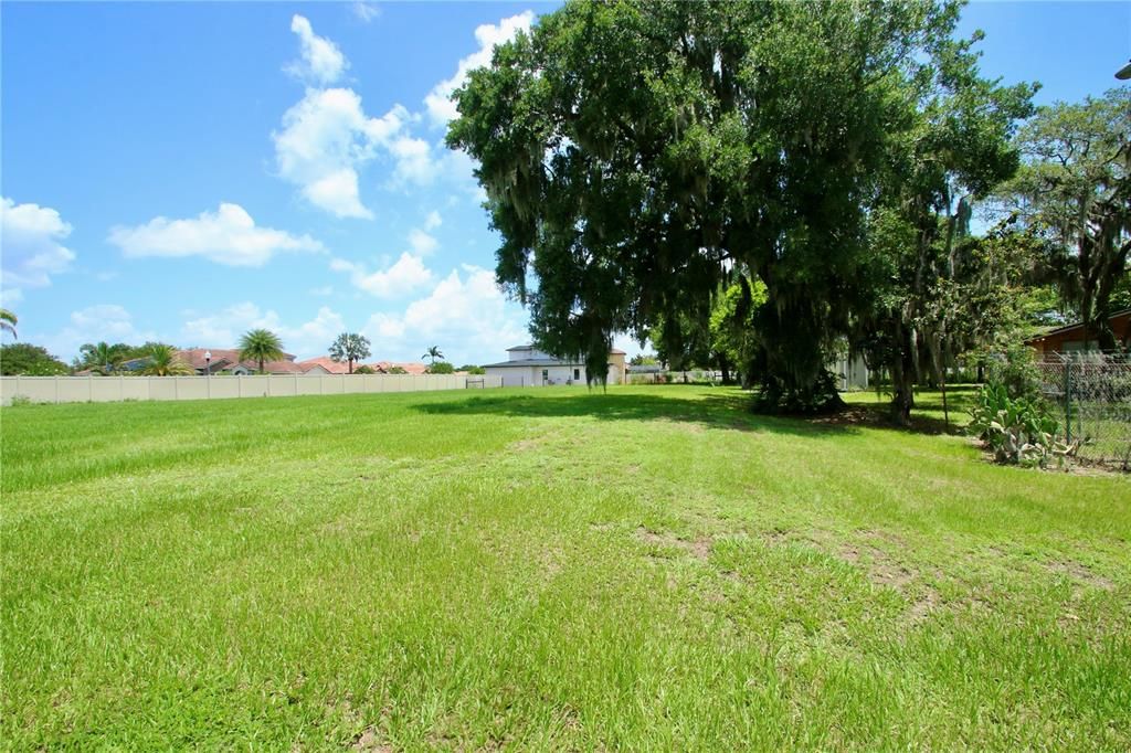 На продажу: $749,000 (0.59 acres)