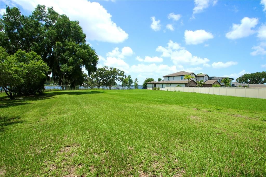 На продажу: $749,000 (0.59 acres)