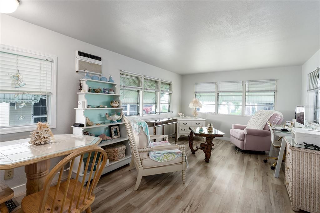 For Sale: $122,000 (2 beds, 1 baths, 624 Square Feet)