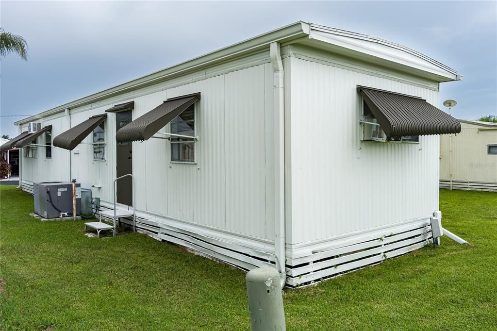 For Sale: $122,000 (2 beds, 1 baths, 624 Square Feet)