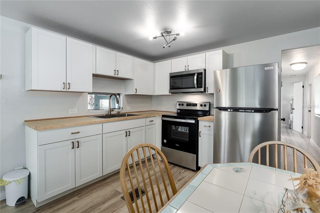 For Sale: $122,000 (2 beds, 1 baths, 624 Square Feet)
