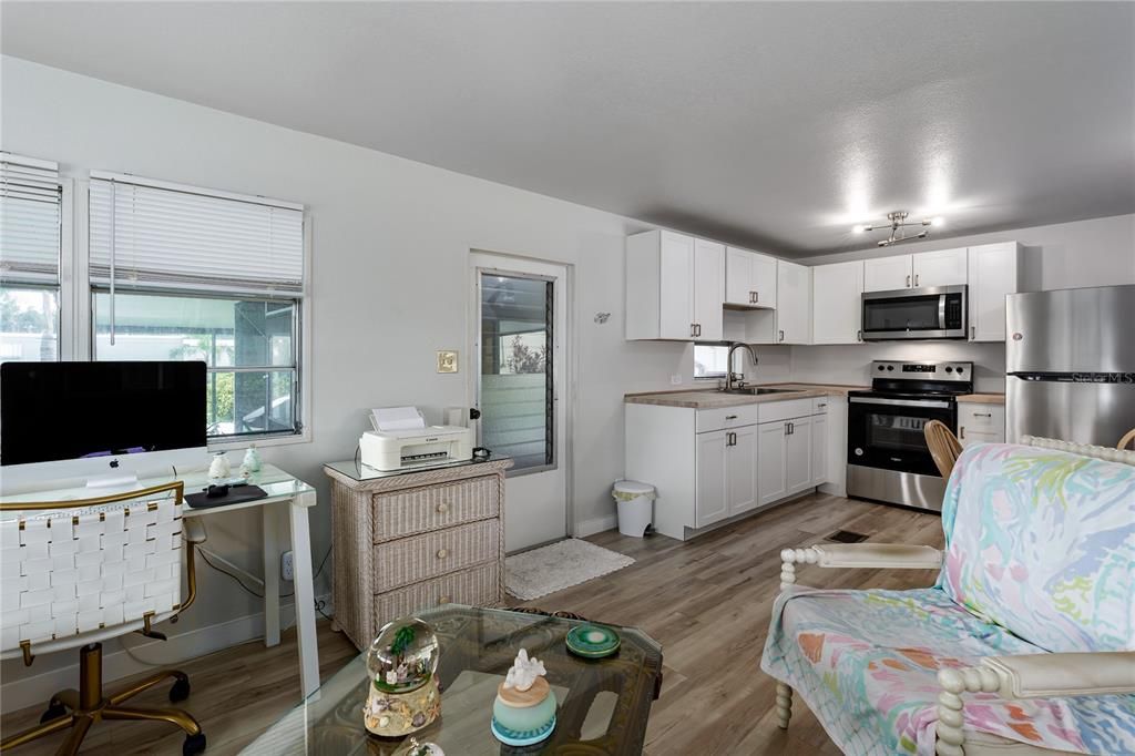 For Sale: $122,000 (2 beds, 1 baths, 624 Square Feet)