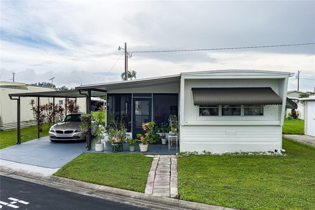 For Sale: $122,000 (2 beds, 1 baths, 624 Square Feet)