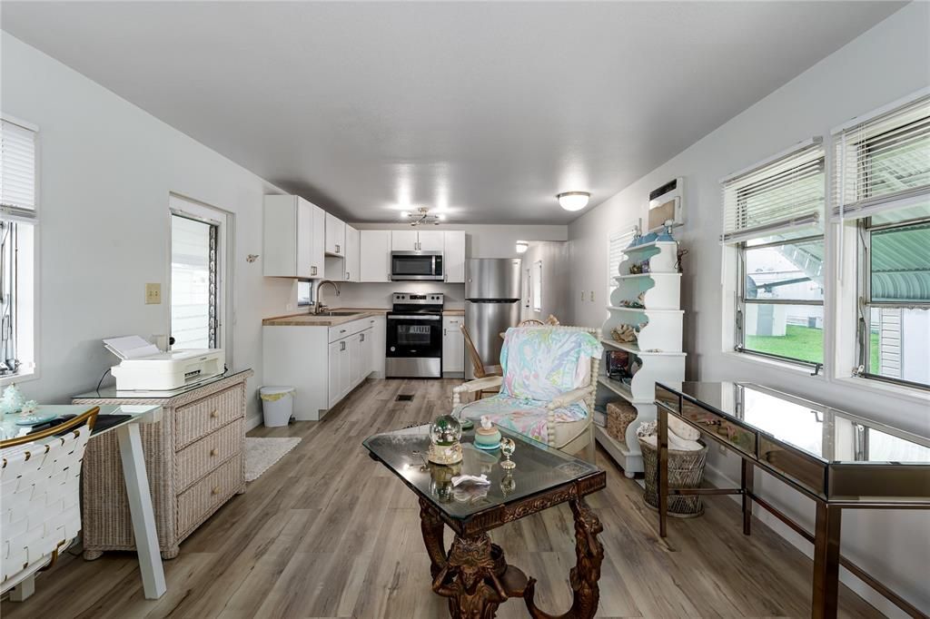 For Sale: $122,000 (2 beds, 1 baths, 624 Square Feet)