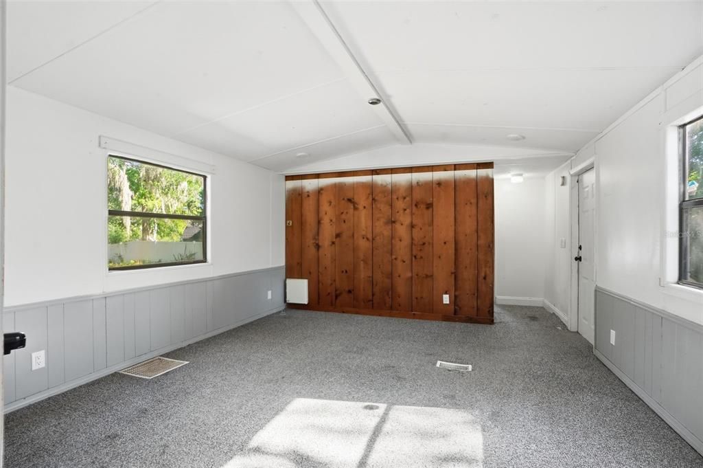 Под контрактом: $165,000 (2 спален, 2 ванн, 924 Квадратных фут)