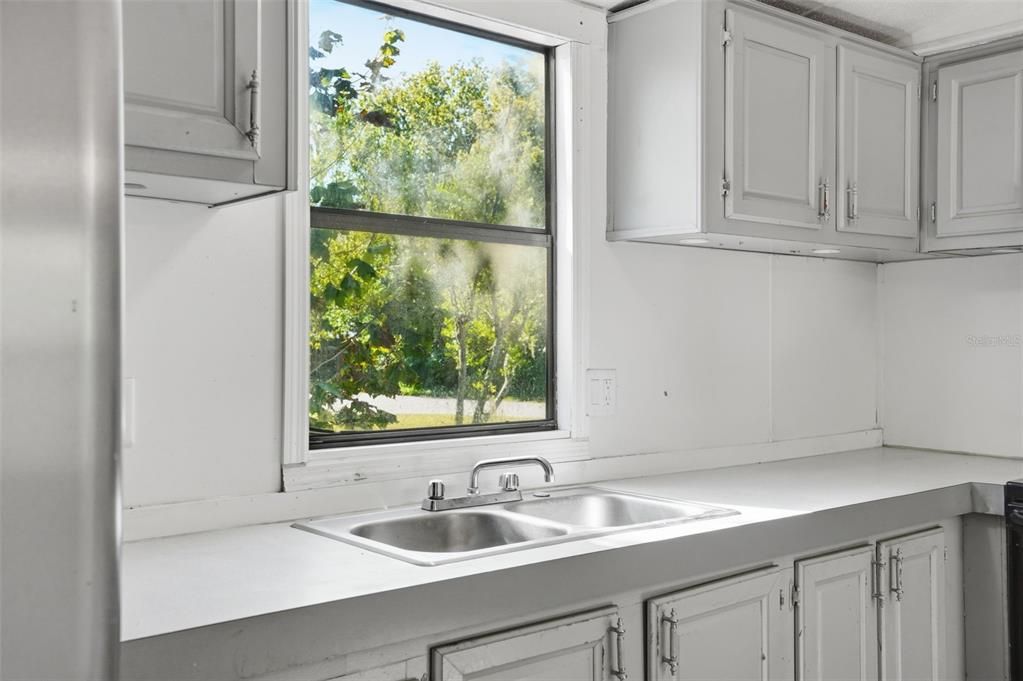 Под контрактом: $165,000 (2 спален, 2 ванн, 924 Квадратных фут)