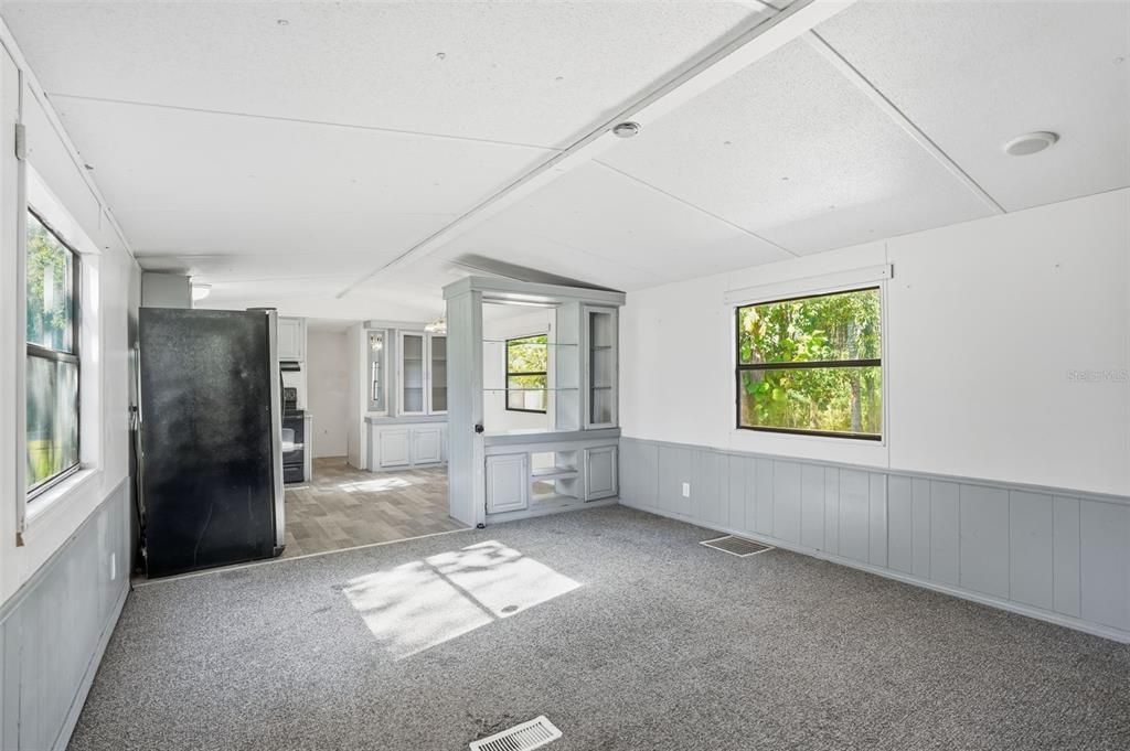 Под контрактом: $165,000 (2 спален, 2 ванн, 924 Квадратных фут)