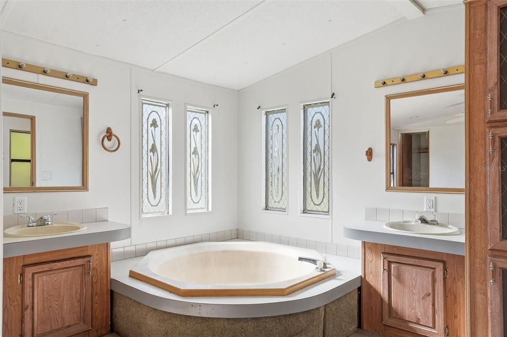 Под контрактом: $165,000 (2 спален, 2 ванн, 924 Квадратных фут)