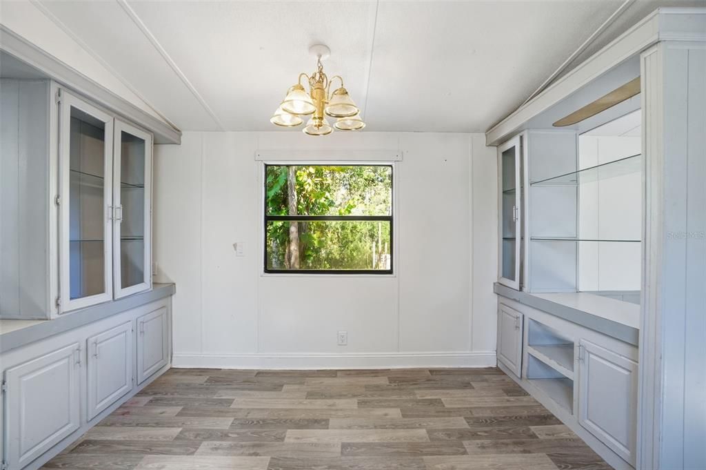 Под контрактом: $165,000 (2 спален, 2 ванн, 924 Квадратных фут)