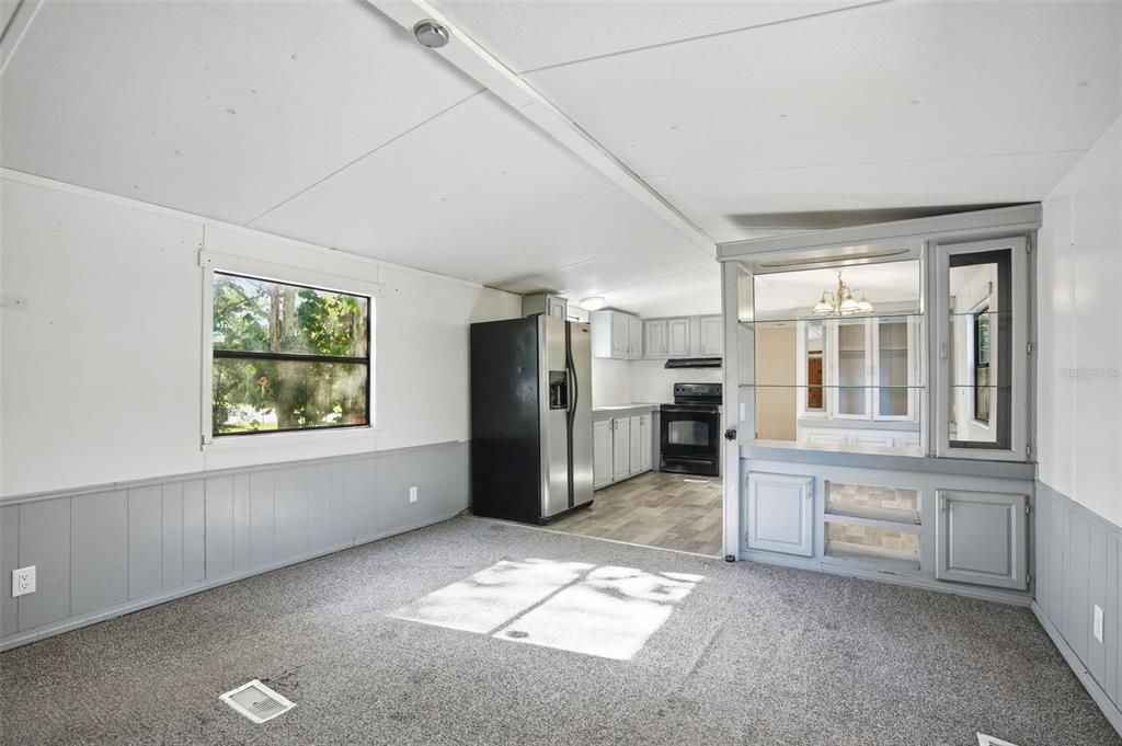 Под контрактом: $165,000 (2 спален, 2 ванн, 924 Квадратных фут)