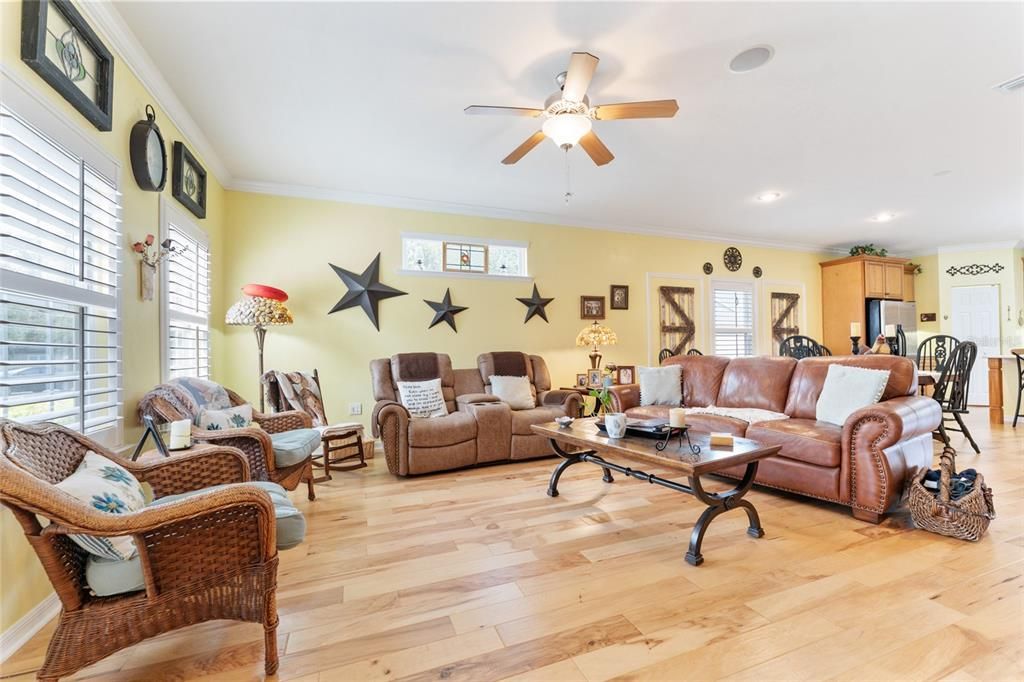 For Sale: $384,600 (3 beds, 2 baths, 1596 Square Feet)