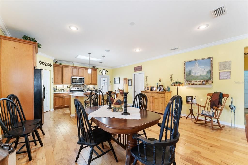 For Sale: $384,600 (3 beds, 2 baths, 1596 Square Feet)