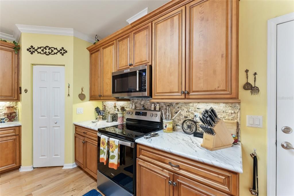 For Sale: $384,600 (3 beds, 2 baths, 1596 Square Feet)