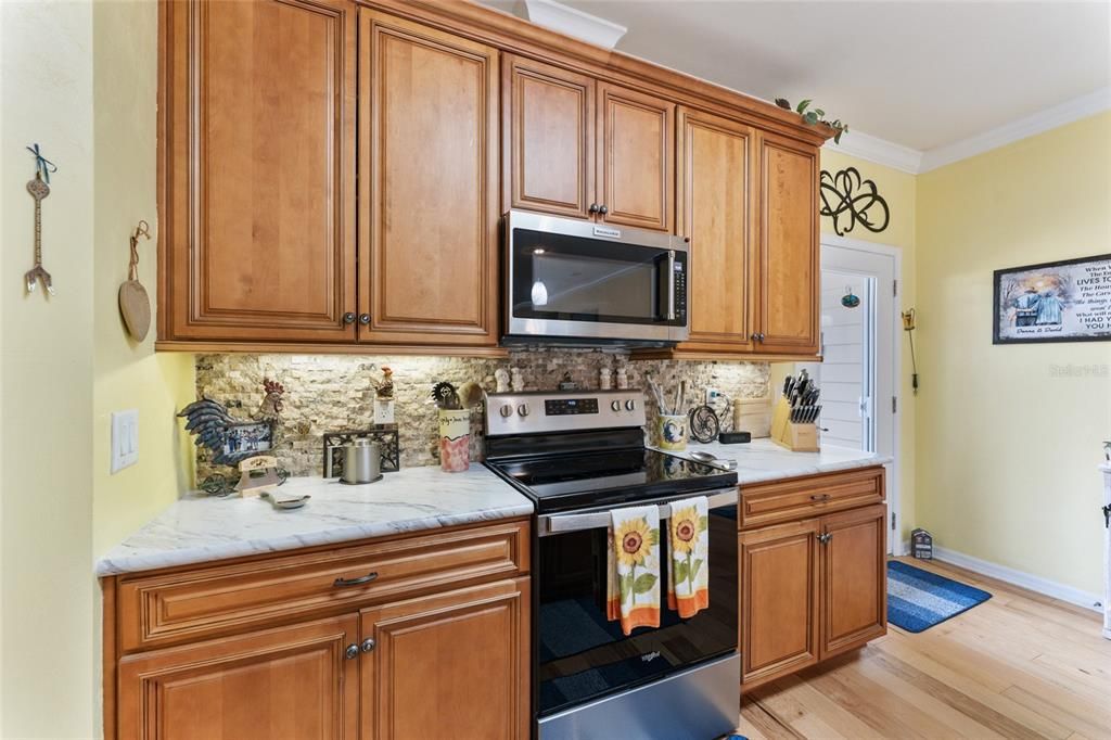 For Sale: $384,600 (3 beds, 2 baths, 1596 Square Feet)