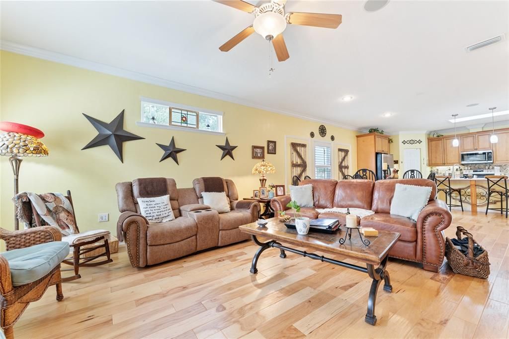 For Sale: $384,600 (3 beds, 2 baths, 1596 Square Feet)