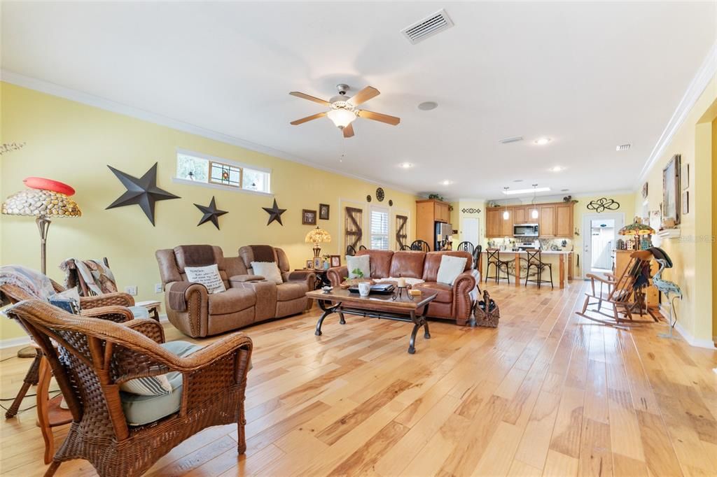 For Sale: $384,600 (3 beds, 2 baths, 1596 Square Feet)