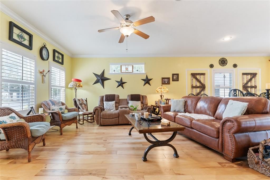 For Sale: $384,600 (3 beds, 2 baths, 1596 Square Feet)