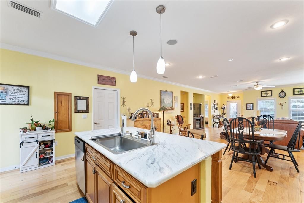 For Sale: $384,600 (3 beds, 2 baths, 1596 Square Feet)