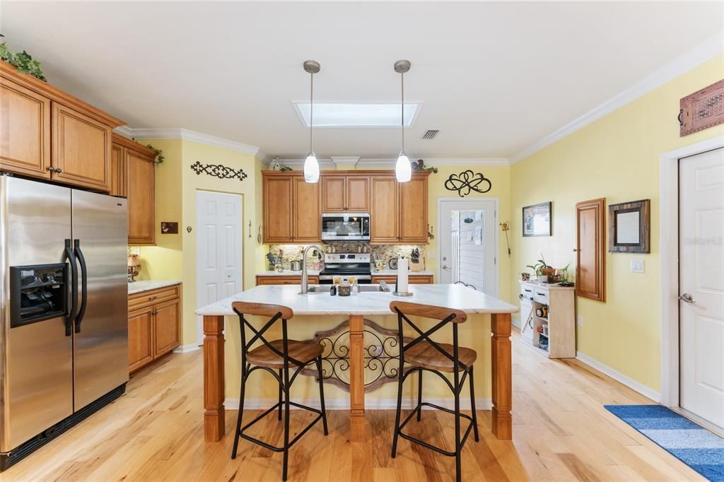 For Sale: $384,600 (3 beds, 2 baths, 1596 Square Feet)