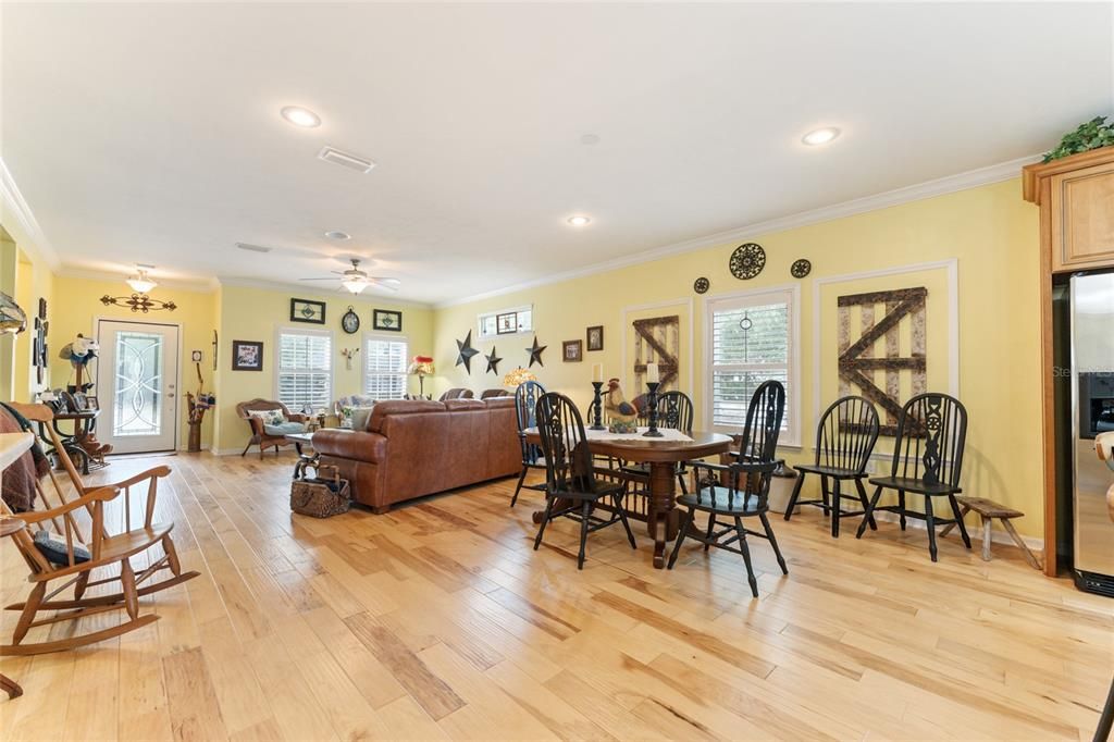 For Sale: $384,600 (3 beds, 2 baths, 1596 Square Feet)