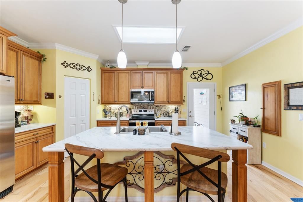 For Sale: $384,600 (3 beds, 2 baths, 1596 Square Feet)