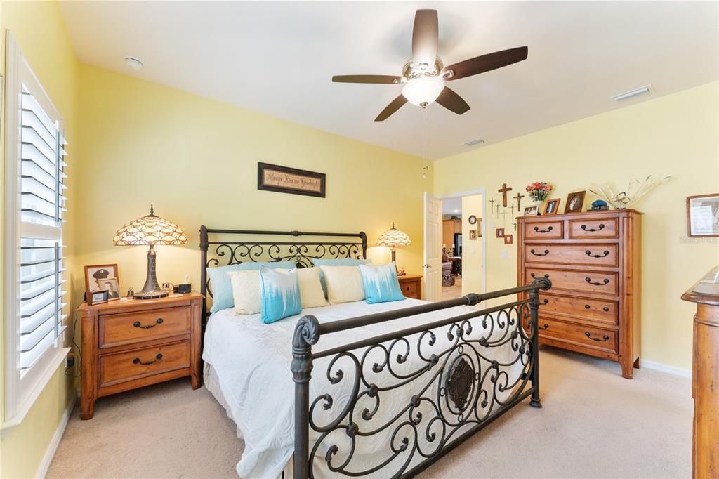 For Sale: $384,600 (3 beds, 2 baths, 1596 Square Feet)