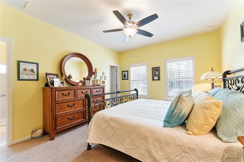 For Sale: $384,600 (3 beds, 2 baths, 1596 Square Feet)