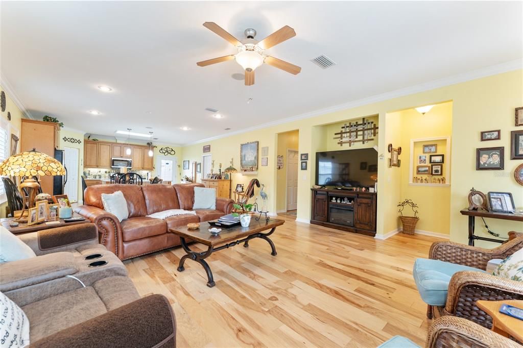 For Sale: $384,600 (3 beds, 2 baths, 1596 Square Feet)