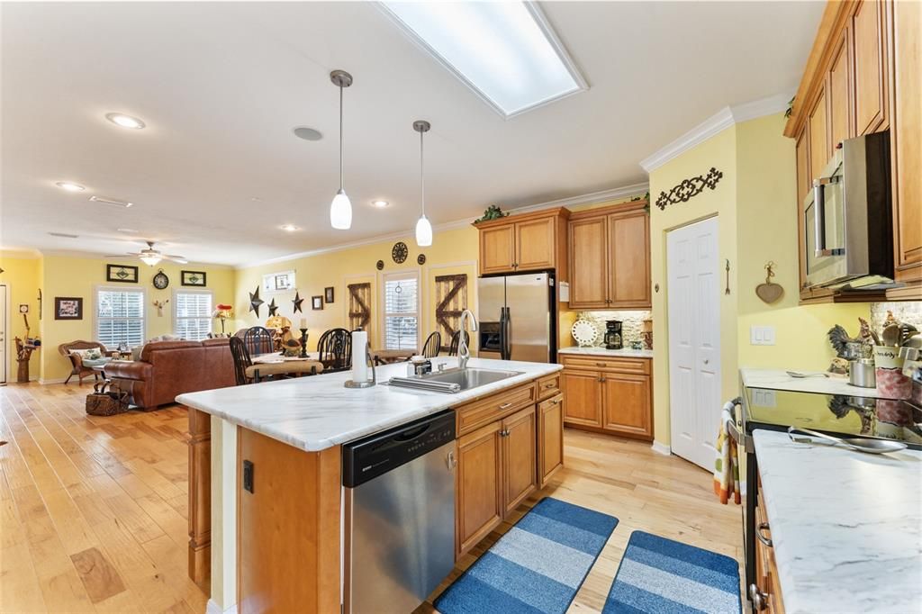 For Sale: $384,600 (3 beds, 2 baths, 1596 Square Feet)