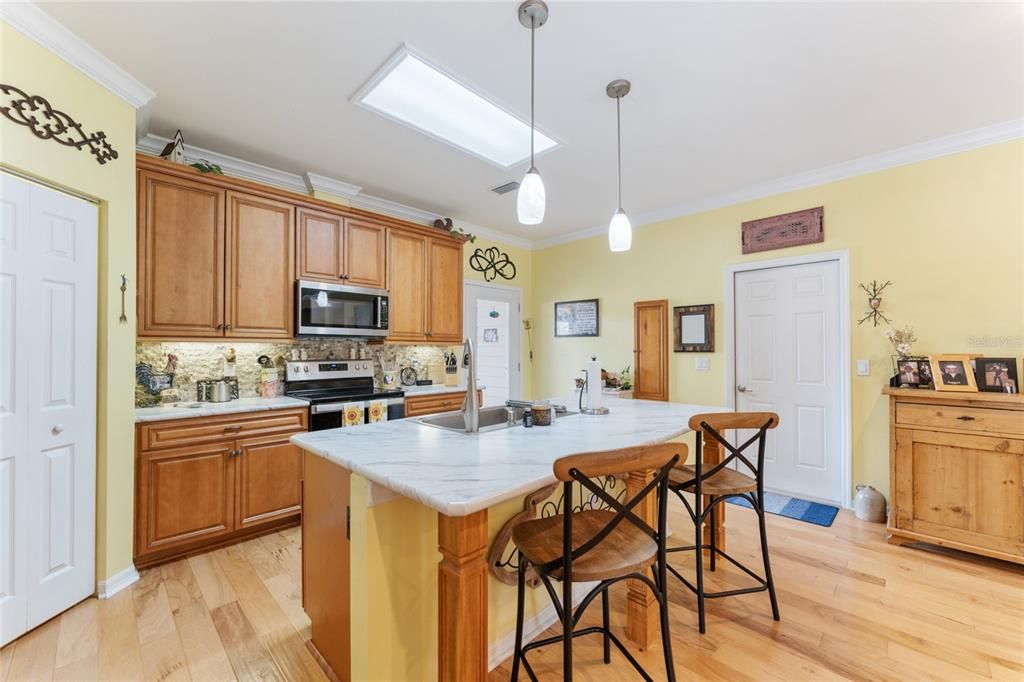 For Sale: $384,600 (3 beds, 2 baths, 1596 Square Feet)