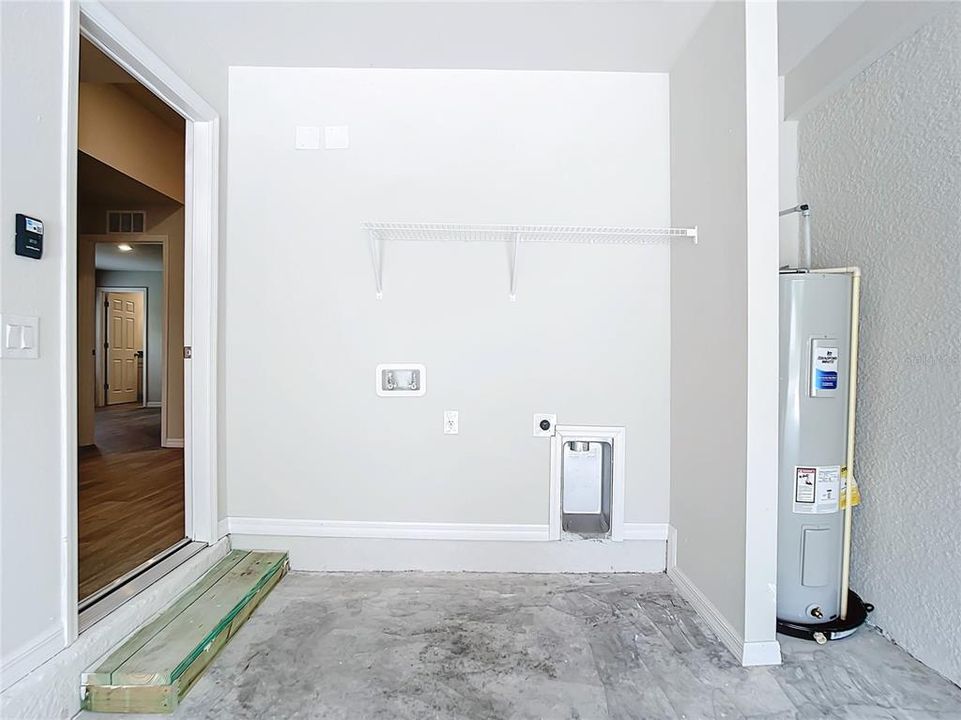 Activo con contrato: $452,400 (4 camas, 0 baños, 2086 Pies cuadrados)