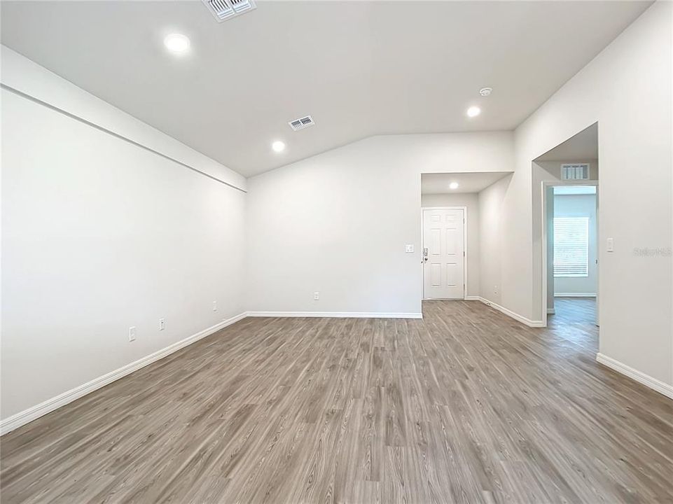 Activo con contrato: $452,400 (4 camas, 0 baños, 2086 Pies cuadrados)