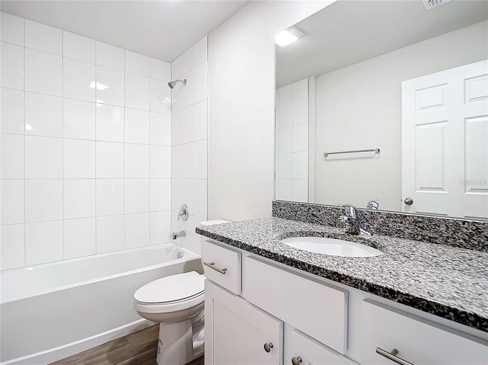 Activo con contrato: $452,400 (4 camas, 0 baños, 2086 Pies cuadrados)