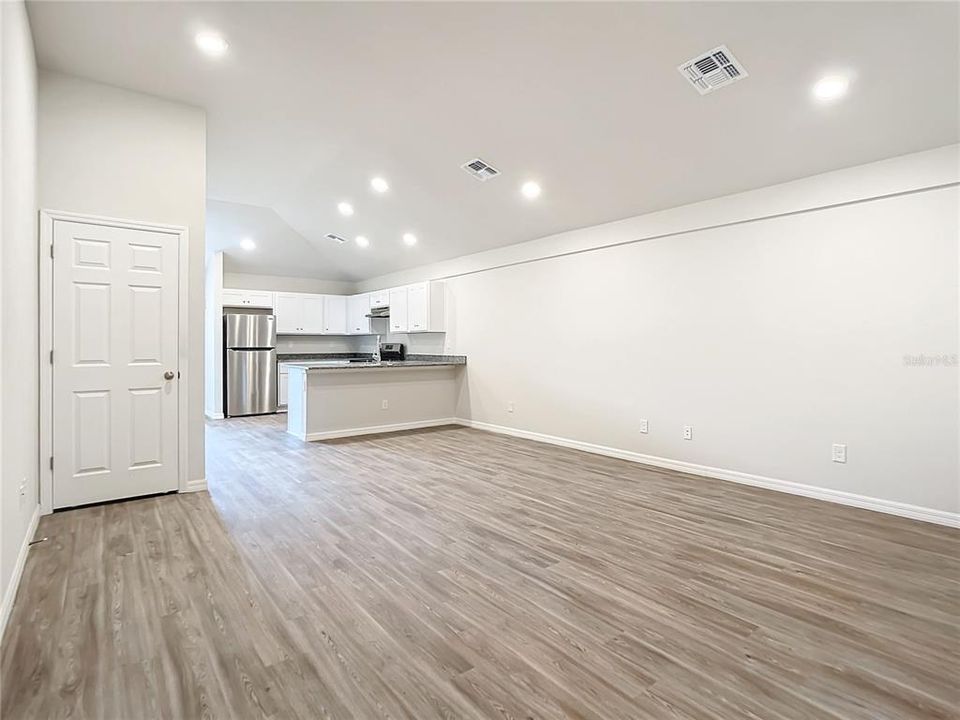 Activo con contrato: $452,400 (4 camas, 0 baños, 2086 Pies cuadrados)