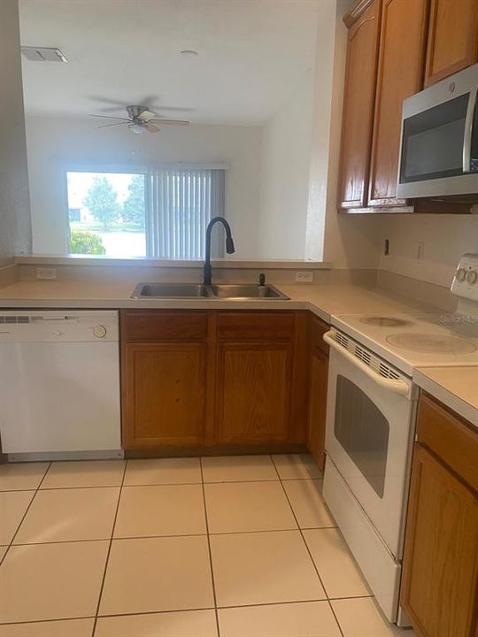 待售: $259,900 (2 贝兹, 2 浴室, 987 平方英尺)