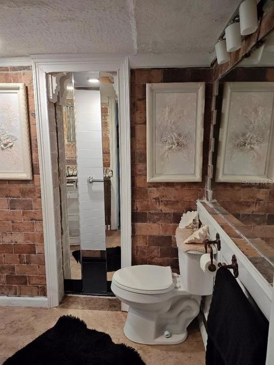 For Sale: $88,000 (2 beds, 1 baths, 564 Square Feet)