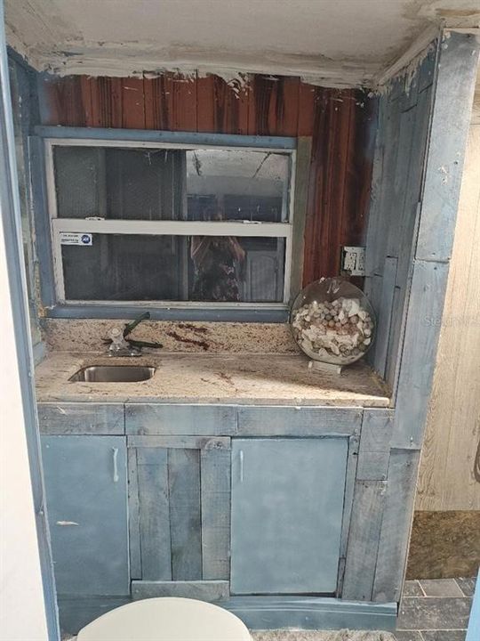 For Sale: $88,000 (2 beds, 1 baths, 564 Square Feet)