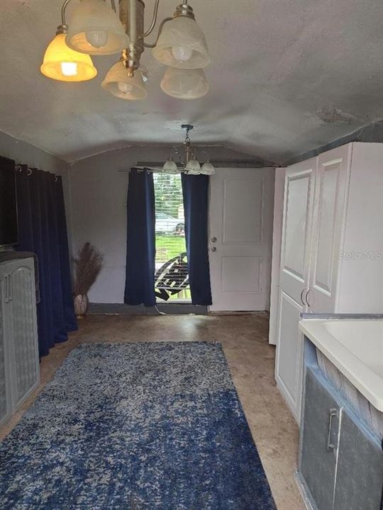 For Sale: $88,000 (2 beds, 1 baths, 564 Square Feet)