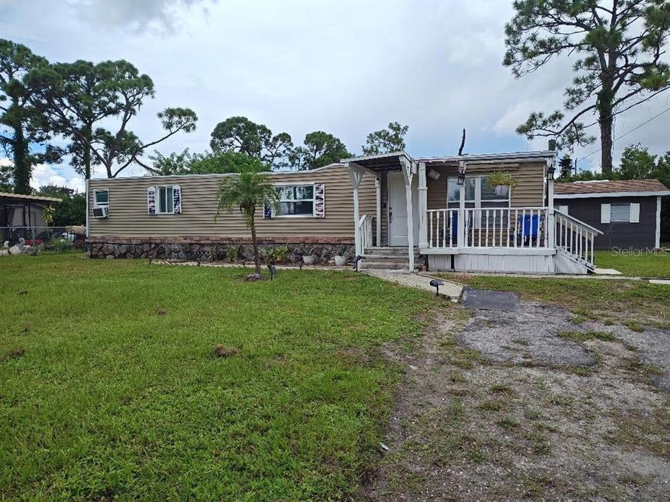 For Sale: $88,000 (2 beds, 1 baths, 564 Square Feet)