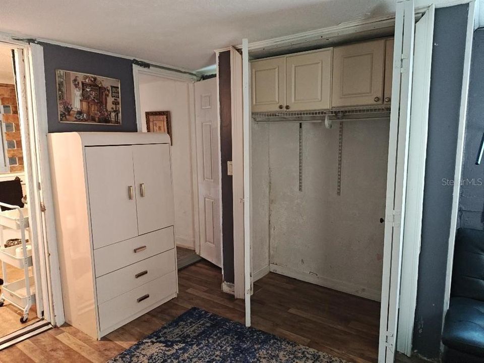 For Sale: $88,000 (2 beds, 1 baths, 564 Square Feet)