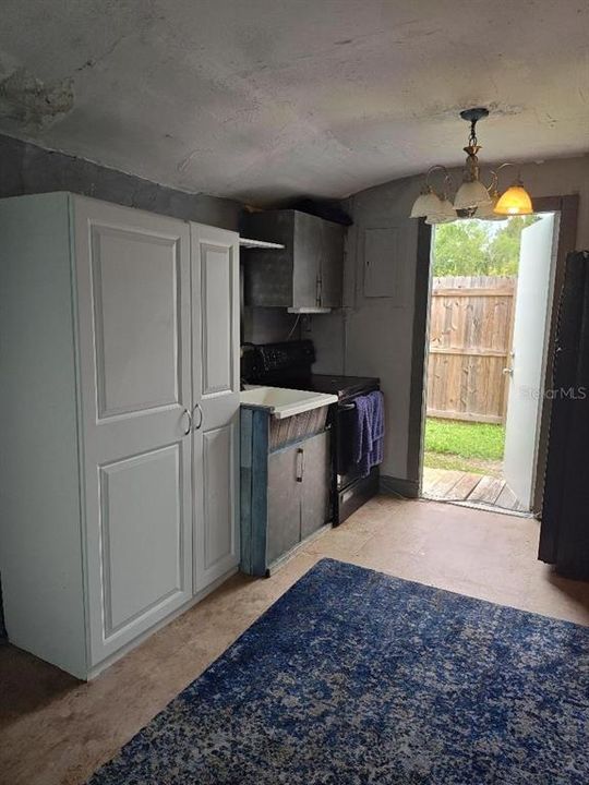 For Sale: $88,000 (2 beds, 1 baths, 564 Square Feet)