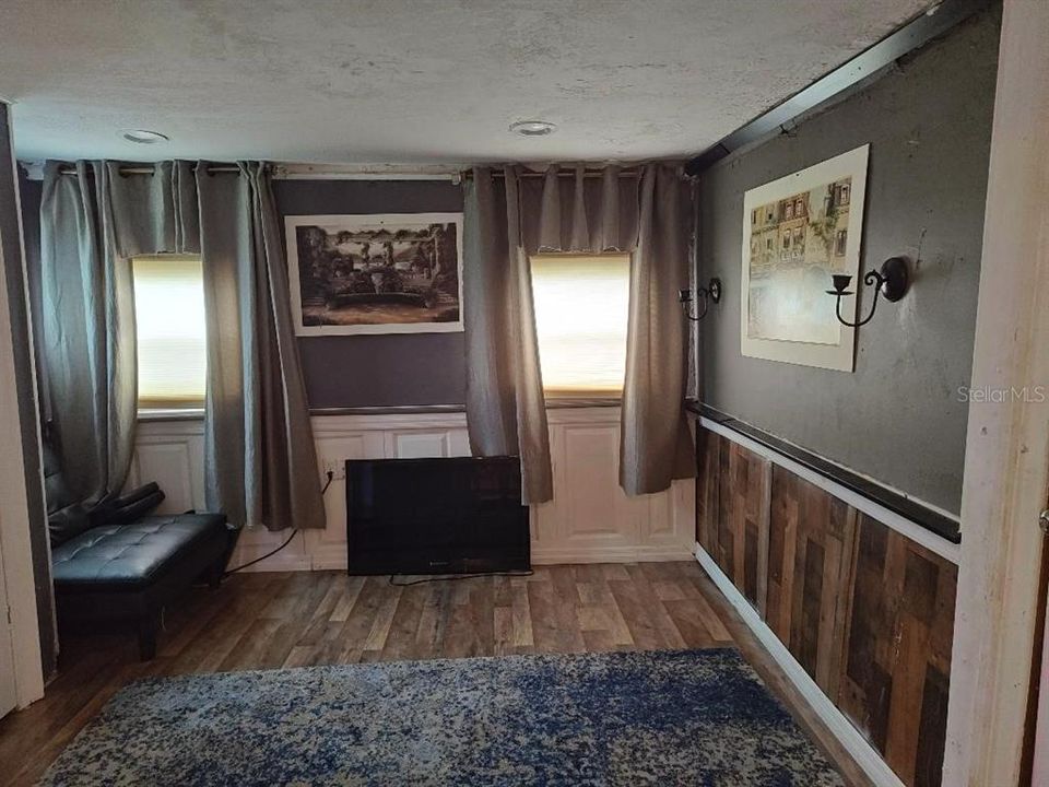 For Sale: $88,000 (2 beds, 1 baths, 564 Square Feet)