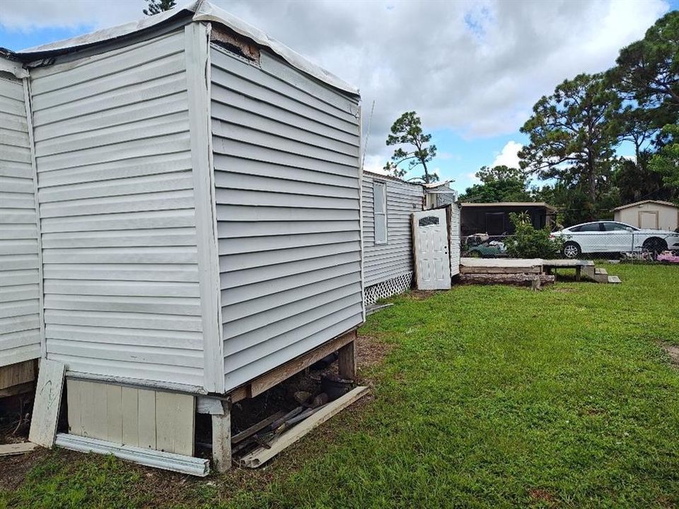 For Sale: $88,000 (2 beds, 1 baths, 564 Square Feet)