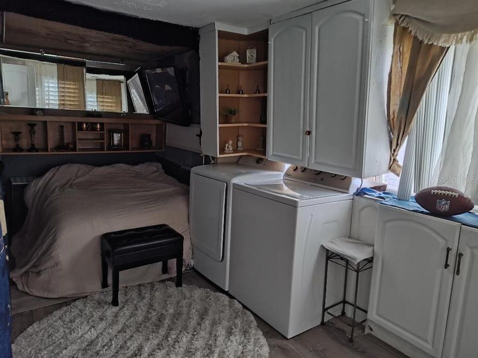 For Sale: $88,000 (2 beds, 1 baths, 564 Square Feet)