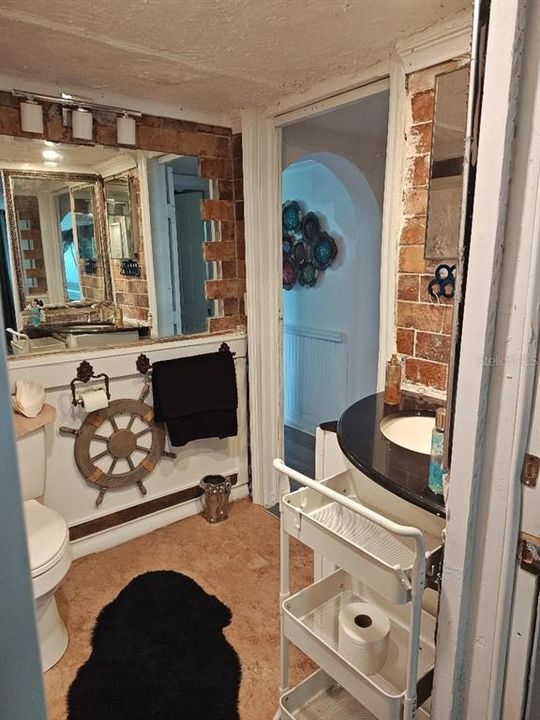 For Sale: $88,000 (2 beds, 1 baths, 564 Square Feet)