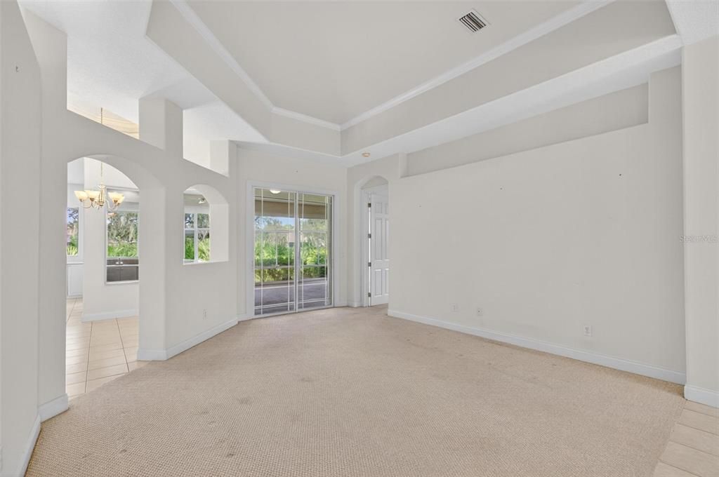 Activo con contrato: $549,900 (4 camas, 2 baños, 3395 Pies cuadrados)