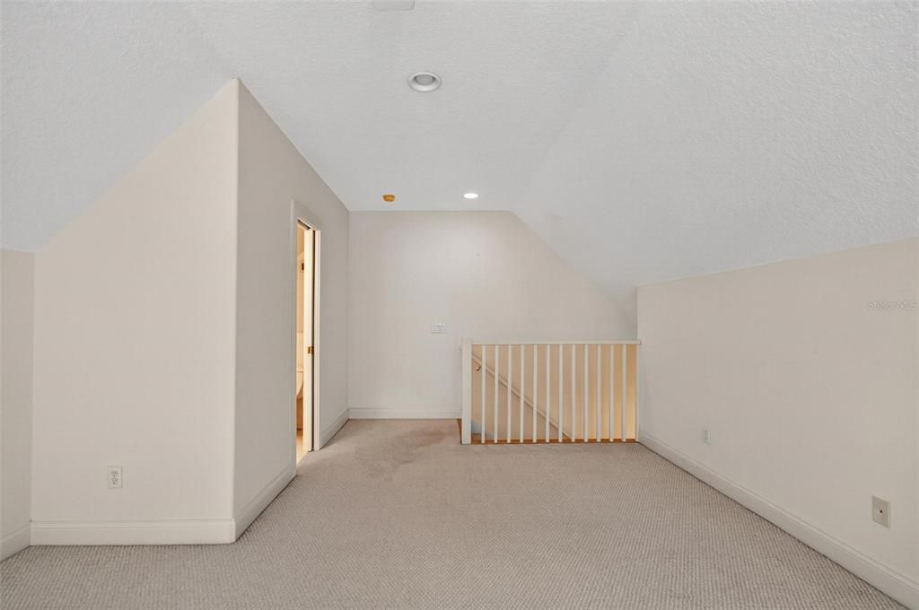 Activo con contrato: $549,900 (4 camas, 2 baños, 3395 Pies cuadrados)