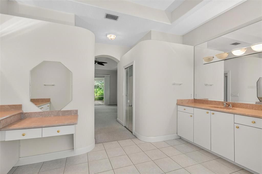 Activo con contrato: $549,900 (4 camas, 2 baños, 3395 Pies cuadrados)