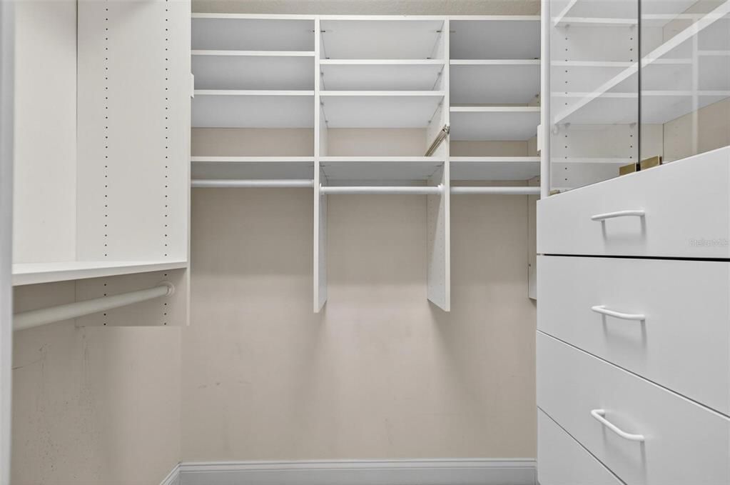 Activo con contrato: $549,900 (4 camas, 2 baños, 3395 Pies cuadrados)