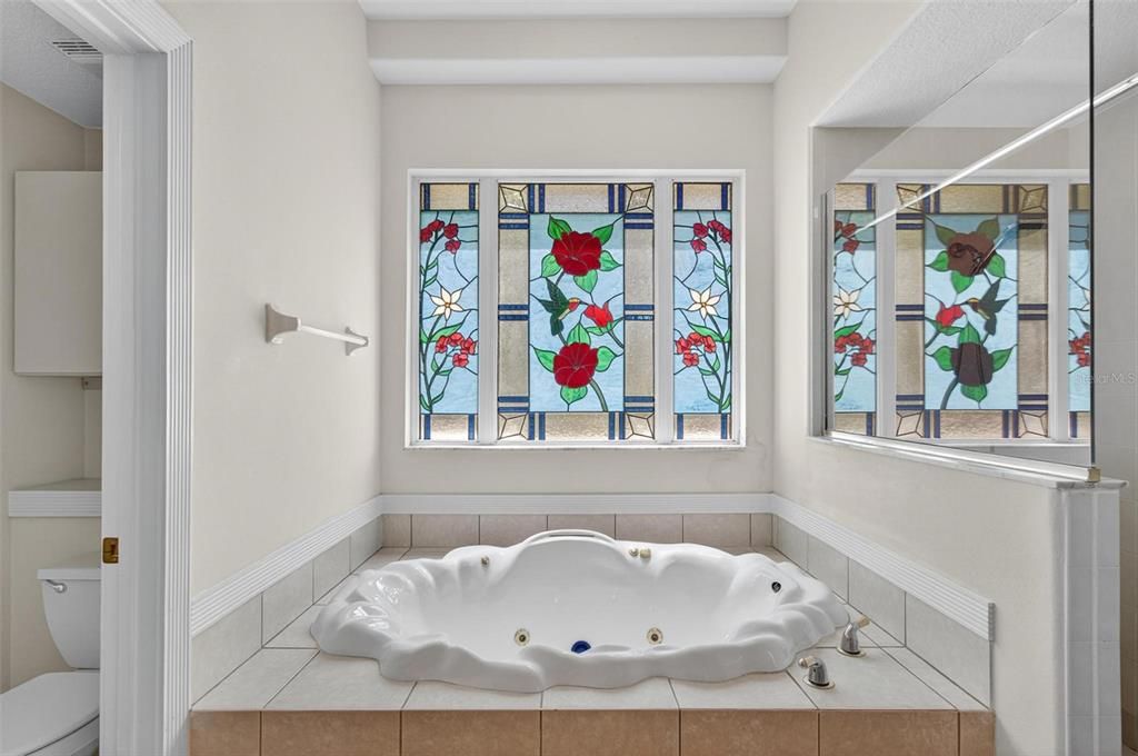 Activo con contrato: $549,900 (4 camas, 2 baños, 3395 Pies cuadrados)